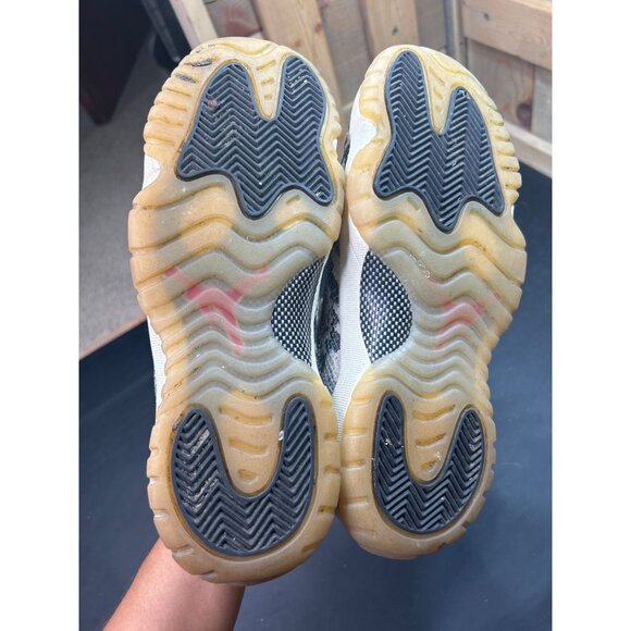 Nike Air Jordan 11 Retro Low Light Bone Snakeskin Grey CD6847-002 6.5Y Womens 8 - Picture 8 of 8